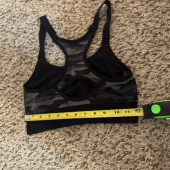 Avia camo sports bra 🖤 size L from Target. Flexible - Picture 4 of 4